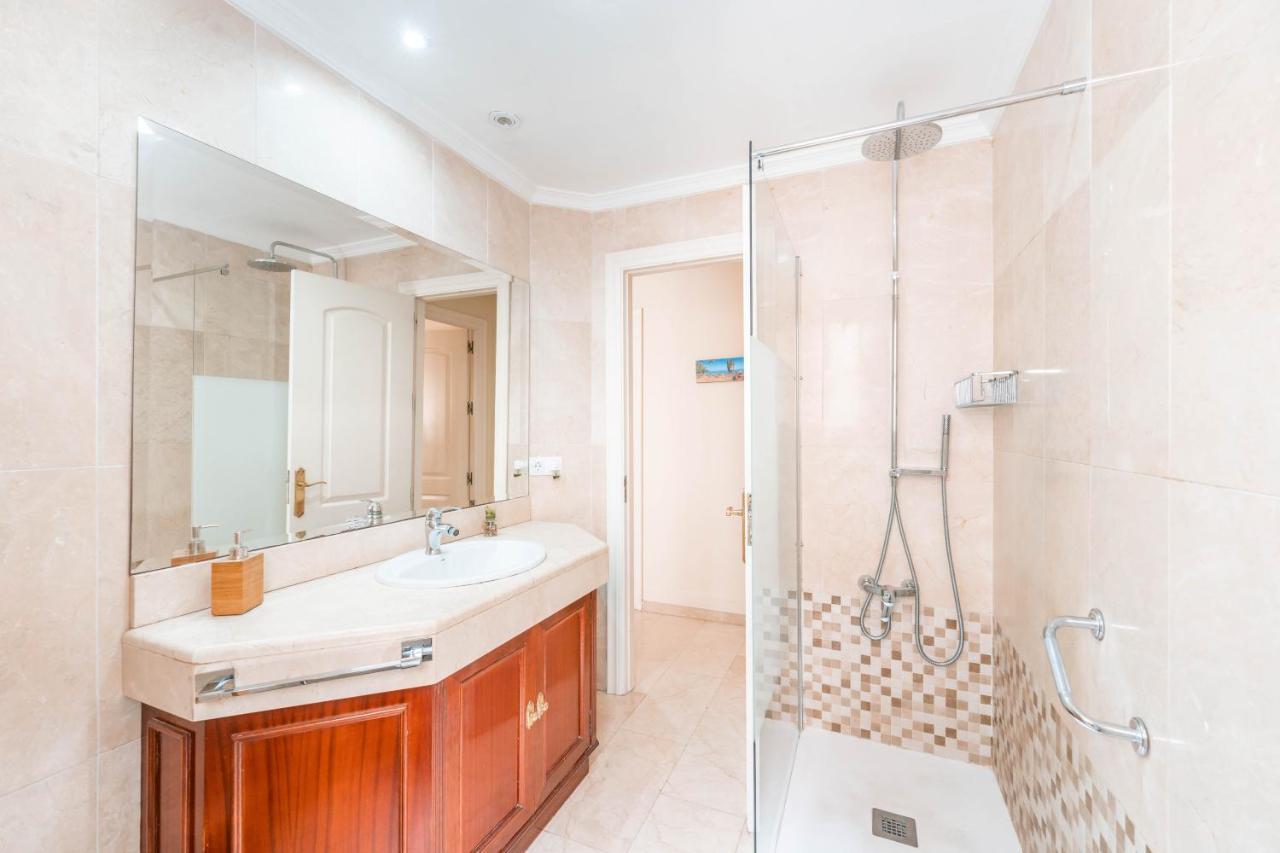 Gran Apartamento De 3 Habitaciones Junto A La Catedral Málaga Eksteriør bilde